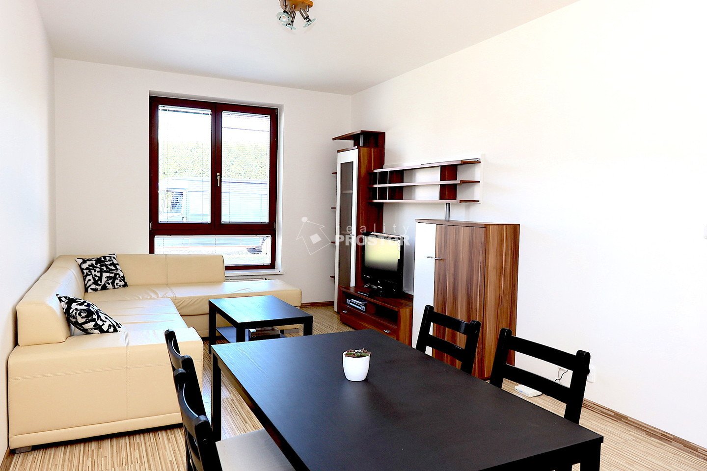 tn_zoom_filename_132925 tn_zoom_filename_132925