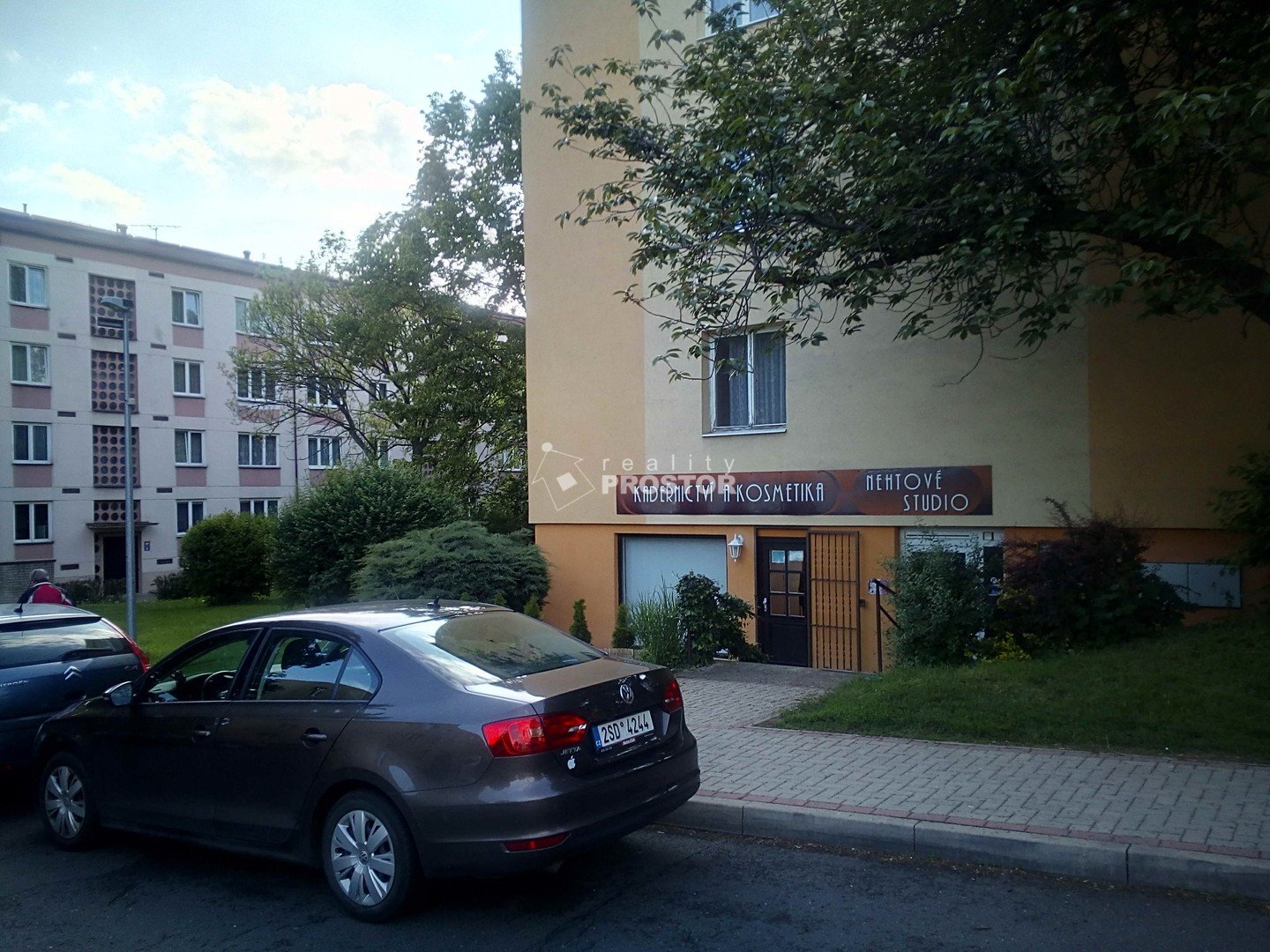 tn_zoom_filename_132144